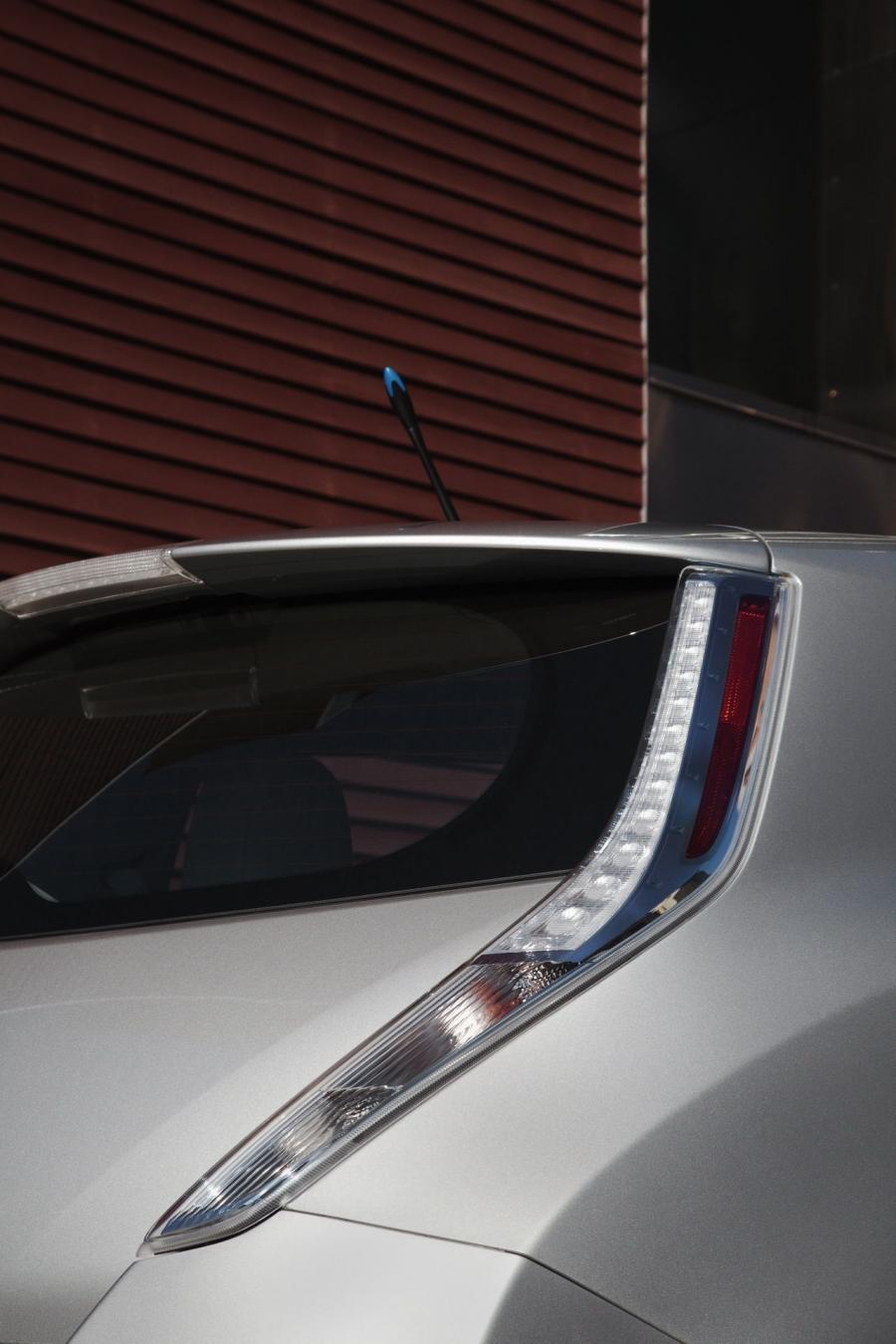  Nissan Leaf 2012 года  (фото 7 из 45)